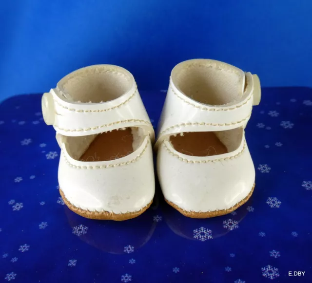 PAIRE DE CHAUSSURES pour poupee ancienne,  façon cuir vernis blanc       / n°13