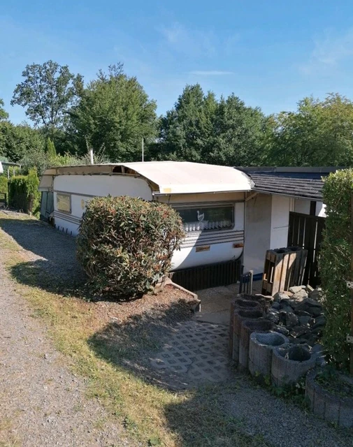 Wohnwagen mit ausgebautem Vorzelt / Dauestellplatz in Marienheide