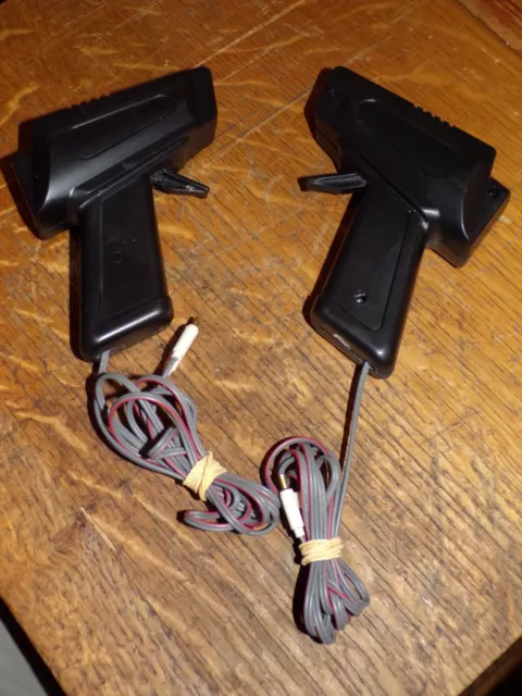 Ancien Pistolets  Pour Console Jeux Ou Autre