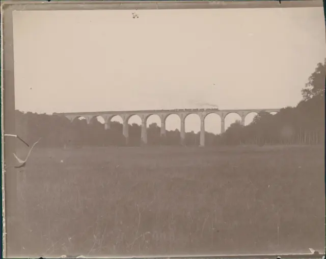 Oise, Train Crossing the Queen Blance Viaduct (Coye-la-Forêt) Vintage Citr