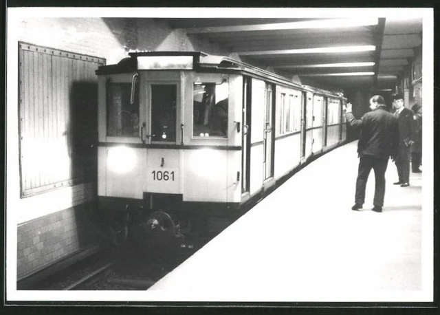 Fotografie unbekannter Fotograf, Ansicht Berlin, Bahnhof Deutsche Oper, U-Bahn