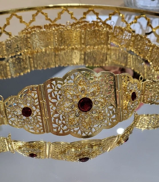 NUOVA cintura marocchina in oro con gemme rosse.