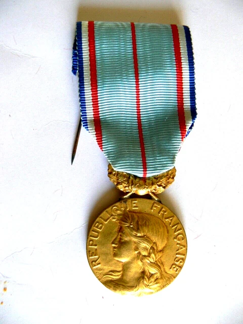 Médaille Grand Prix Humanitaire De France - Décoration Française - Occasion