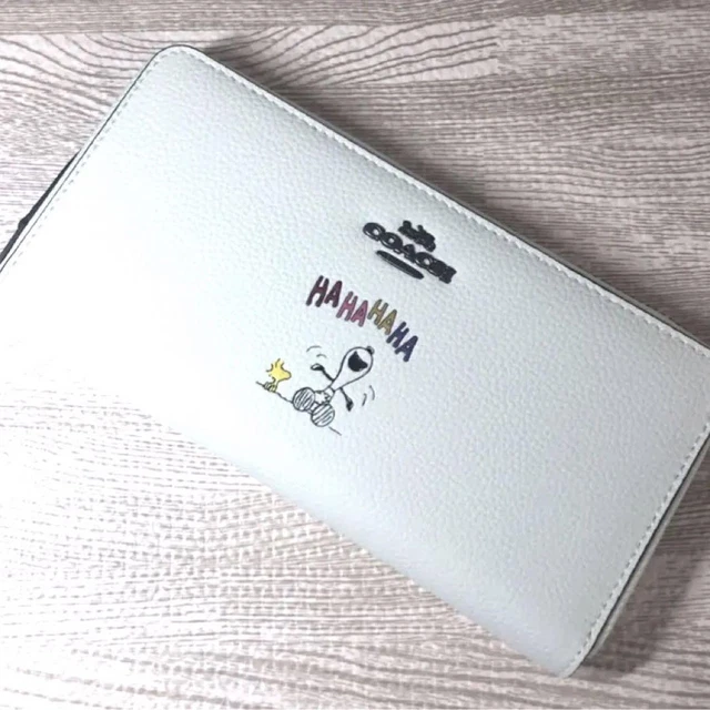 COACH 16122B Snoopy Wallet Peanuts White Leather Zip Long HAHA Accordion New