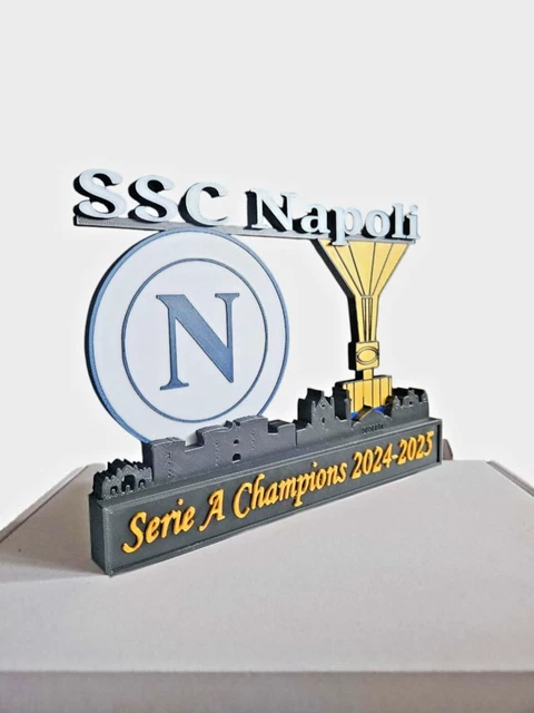 Quarto scudetto del Napoli, già in vendita bandiere e sciarpe