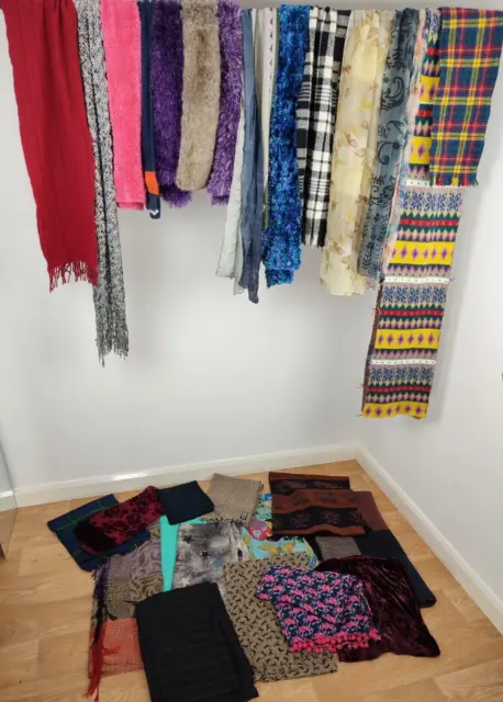 JOB LOT/Bundle SCARVES/Shawls x 30 Items, VGC