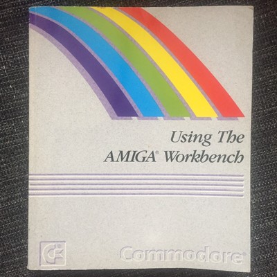 COMMODORE AMIGA ~ utilizzando il Workbench ~ Libro/Manuale 