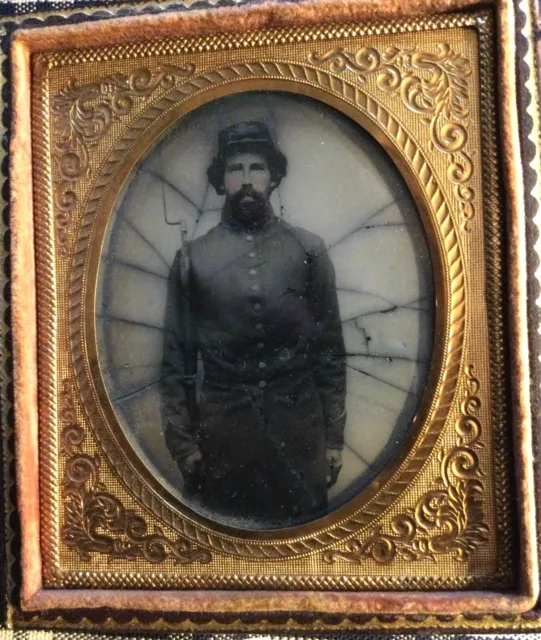 Civil War Era 1/6 Plate Daguerreotype Photo Of Armed Union Infantry Soldier