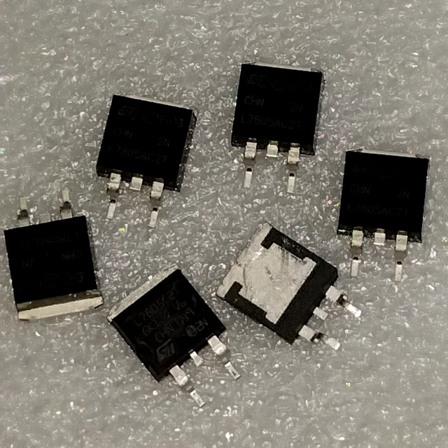 L7805Cv Lm7805 Regolatori Di Tensione 5V 1,5A 10 Pezzi
