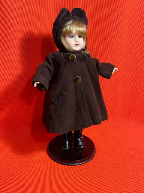 Ancien petit manteau et chapeau assorti poupée Bleuette ?