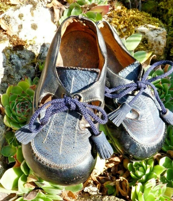 Ancienne Paire De Chaussure D'enfant En Cuir Vers 1930