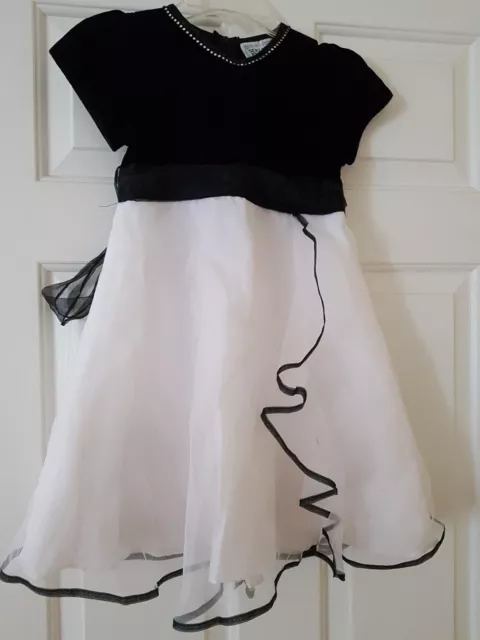 Girls Holiday dress size 5 Black &White - Sugar Plum