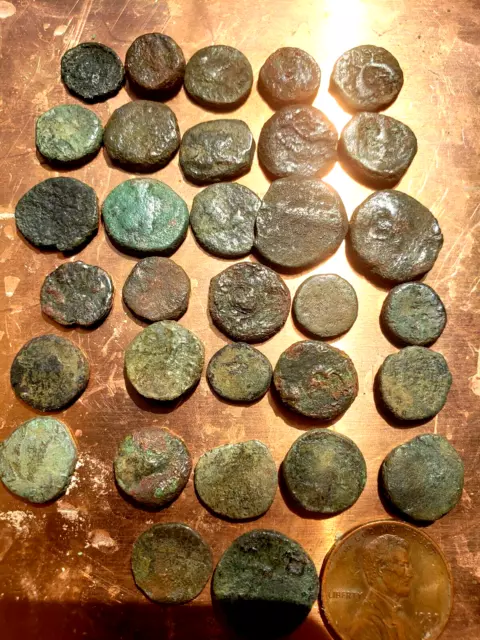 LOT OF 32 ANCIENT Greek And Some ROMAN COINS 1st To 4th Century