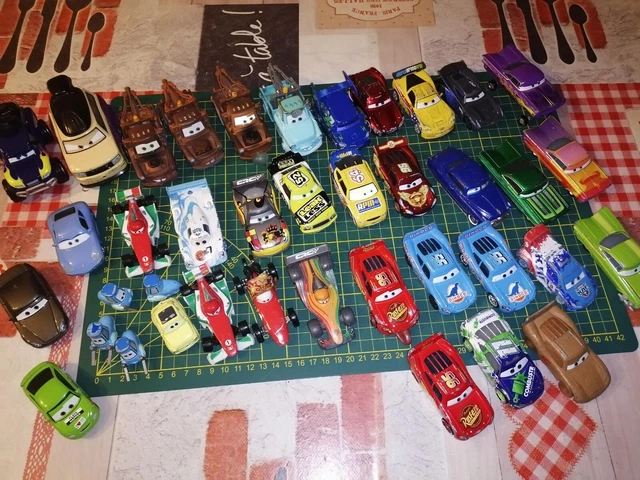 lot de  voitures cars disney pixar  mattel metal  d occasion  attention
