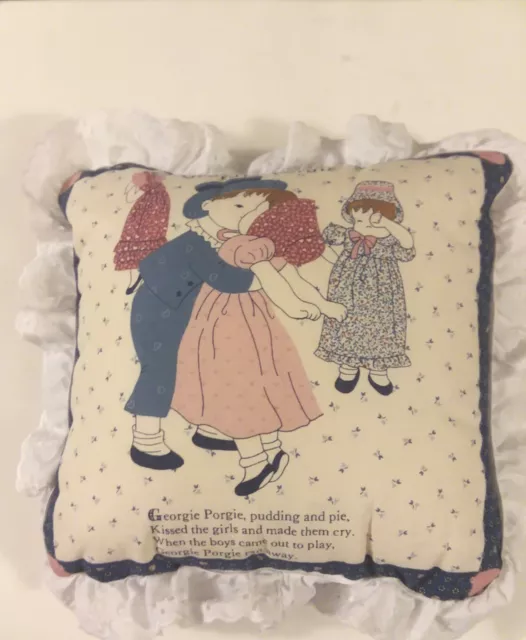Georgie Porgie Pudding Pie 12""x 12"" almohada de tela casera azul, rimas para bebé