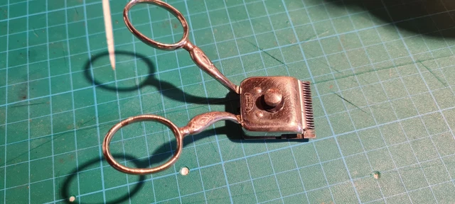 Small hair clippers