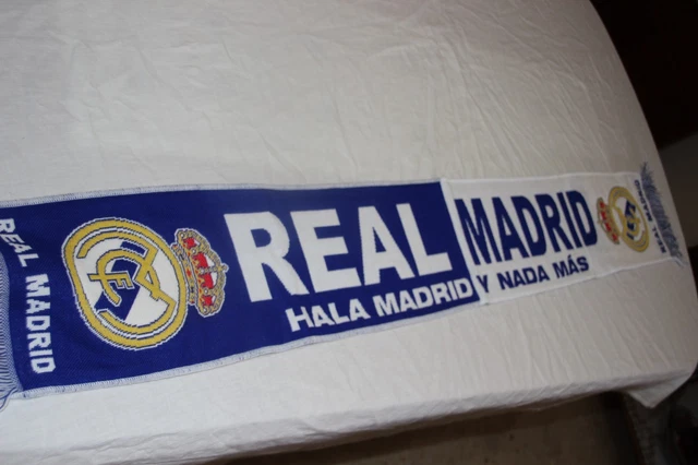 Bufanda-Nueva-Del-Real-Madrid-Hala-Madrid-Y.webp