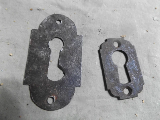 2 Antique ça 1800 Metal Escutcheons Architecturla Hardware