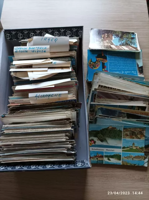 Lot de cartes postales plus 3,8 Kg  Du monde plusieurs Pays .Années 50/60/70