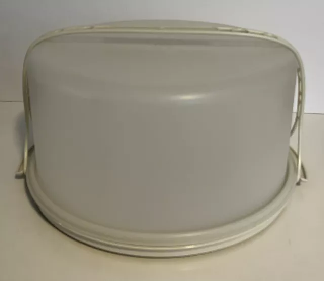 https://www.picclickimg.com/jqMAAOSwfcNlJEyo/Vintage-Tupperware-Large-12-Cake-Pie-Carrier.webp