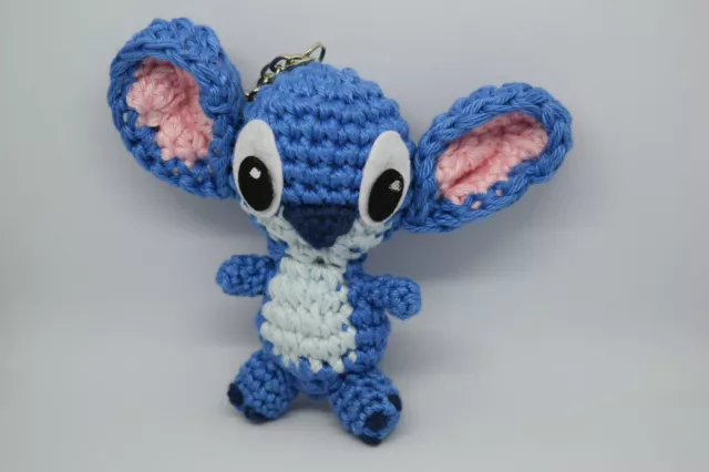 Portachiavi A forma di Stitch realizzato all'uncinetto.