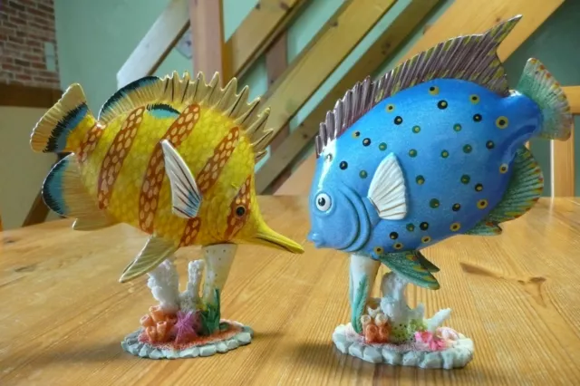 Deux poissons décoratifs