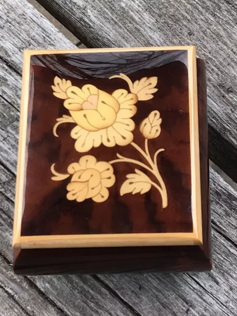 The SAN FRANCISCO Music Box Company Wood Flora Inlay Romance