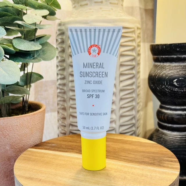 First Aid Beauty MINERAL SUNSCREEN SPF 30 Broad Spectrum 1.7 Oz Ex: 6/24 + 🎁