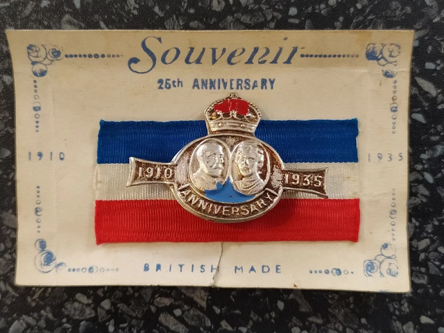 TIN PLATE SOUVENIR BADGE SILVER ANNIVERSARY KING GEORGE V in 1935
