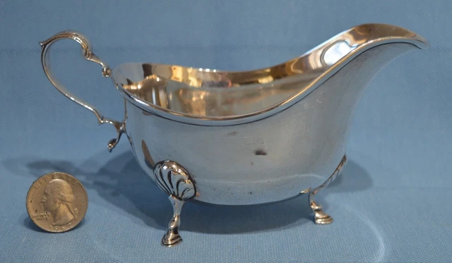 C. 1927 Montreal, Canada BIRKS sterling silver elegant 3 hooves feet sauce boat