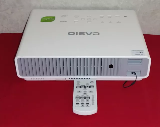 Casio Data Projector XJ-M251 *** 151 Hours!!! Cpics***  w/Power Cord and Remote