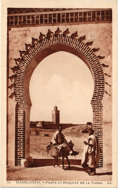 CPA AK MARRAKECH - Porte et Mosquée de la Kasba MAROC (796475)