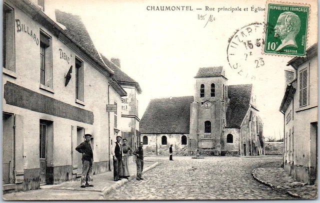 95 CHAUMONTEL - la rue principale et l'eglise.