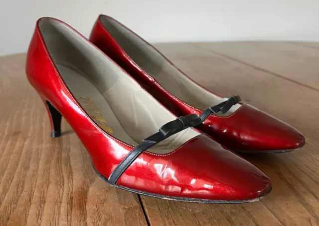 Just Say Adore's Vintage Cherry Red Brown Bow Tie 1960s Leather Heels Size 8.5