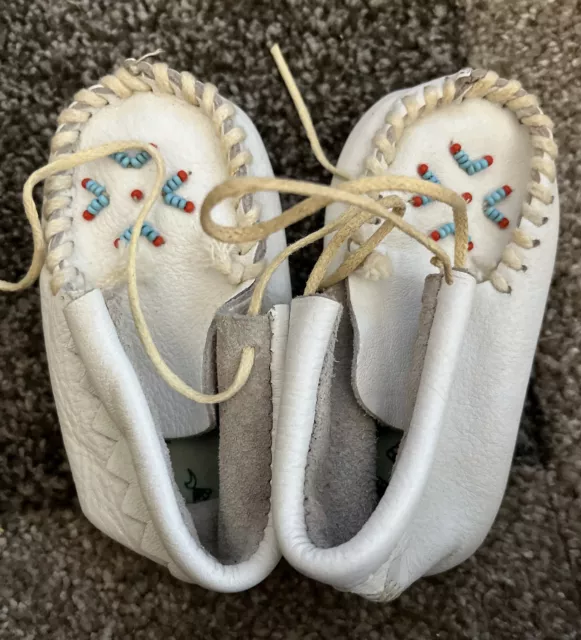 Vintage 70s White  DEER skin beaded baby moccasins Taos Indian Maid  White