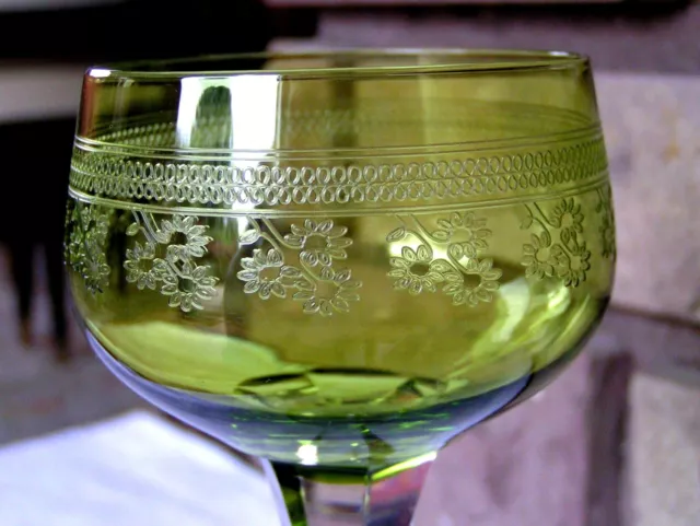 Roemer verre en cristal de Baccarat, Pompadour. Verre à vin du Rhin, chartreuse.