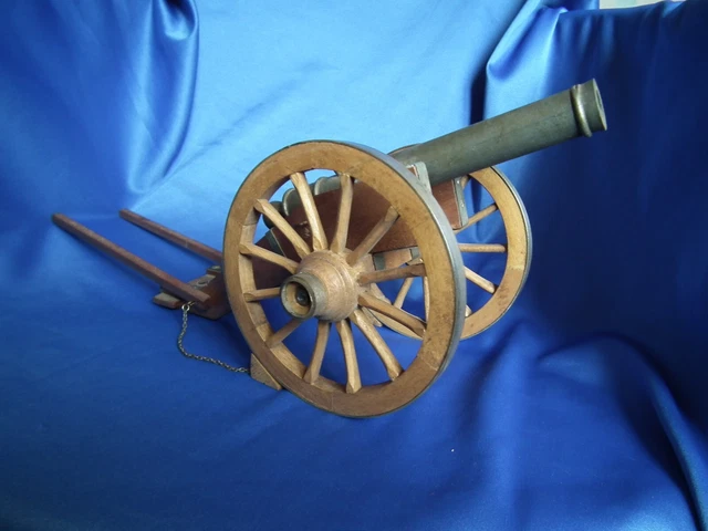 Petit canon en métal précieux pour enfants, décoration de Petit canon en métal précieux pour enfants, décoration de