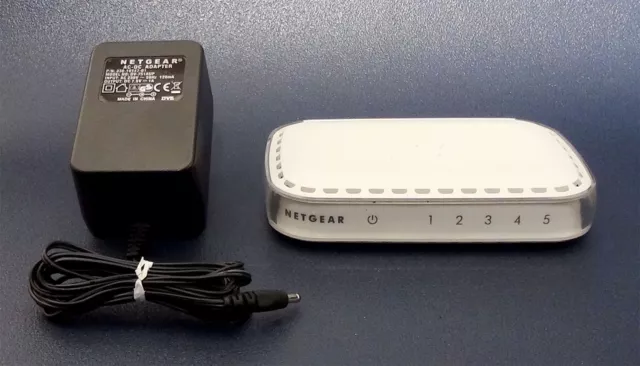 NETGEAR - Switch Ethernet / Internet FS605 v3 + Prise Secteur