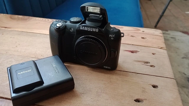 Samsung NX NX10 14.6MP Digital Camera - Black (Body only)