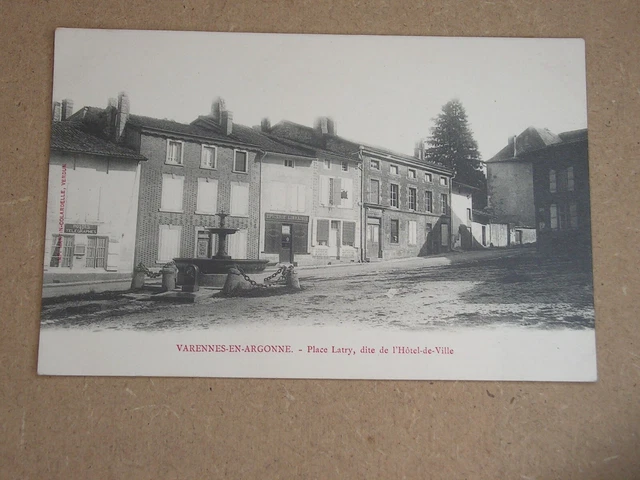 CPA - VARENNES EN ARGONNE - Place Latry dite de l'hotel de ville