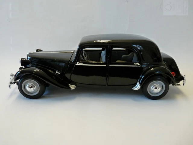 MAISTO CITROEN 15CV TRACTION 6CYL 1/18 EN BOITE E2 MAISTO CITROEN 15CV TRACTION 6CYL 1/18 EN BOITE E2