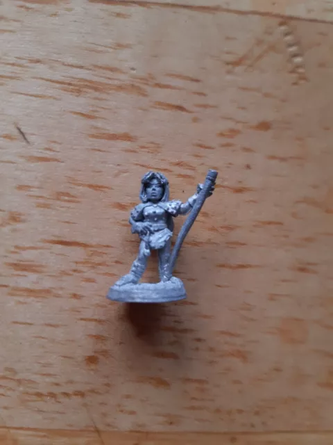 Ral Partha 11-012, female Halfling