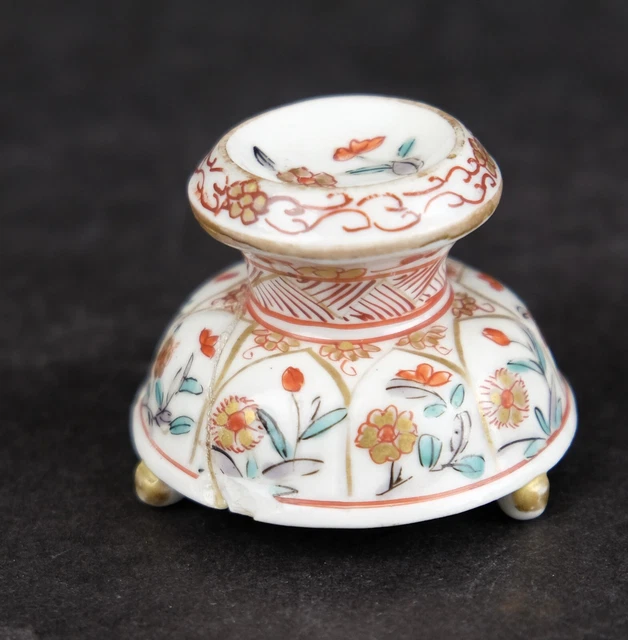 antique Japanese Kakiemon salt cellar, 17th / 18th century.