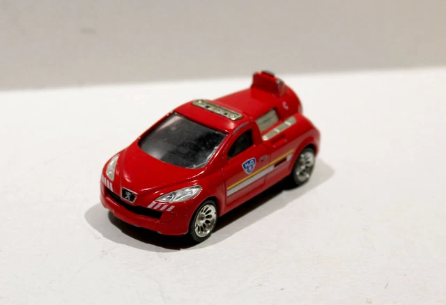 Voiture de pompier PEUGEOT H2O version pile à combustible avec une