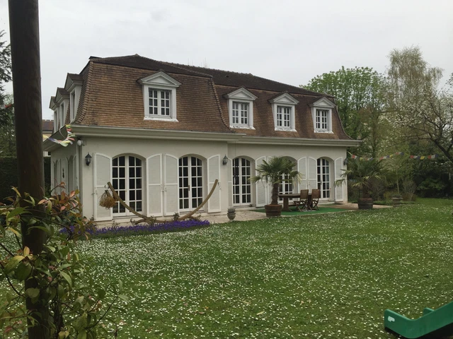 Maisons Laffitte Belle Propriété de 10 + pièces sur 1 250 m2 de terrain arboré Maisons Laffitte Belle Propriété de 10 + pièces sur 1 250 m2 de terrain arboré