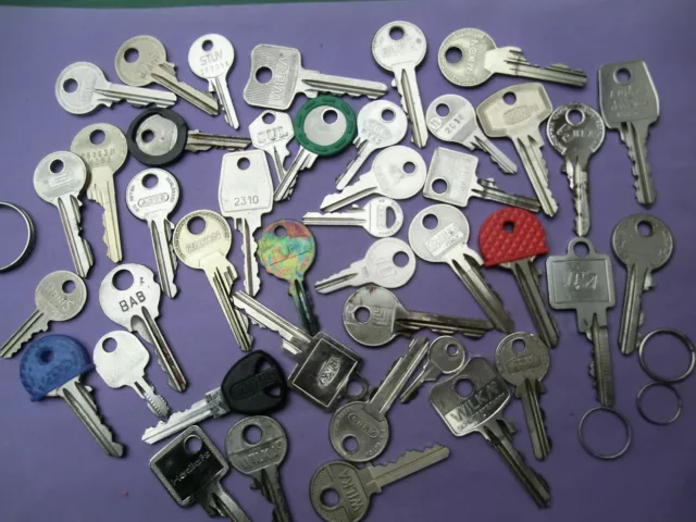 SCHLÜSSEL - großes Konvolut alter Schlüssel für Schließzylinder - 42 Schlüssel