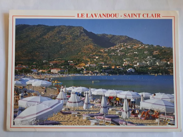 CPM le LAVANDOU Saint-Clair  la plage animée dept-83