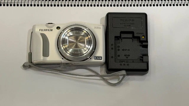 FUJIFILM FINEPIX F770EXR White Compact Digital Camera Tested