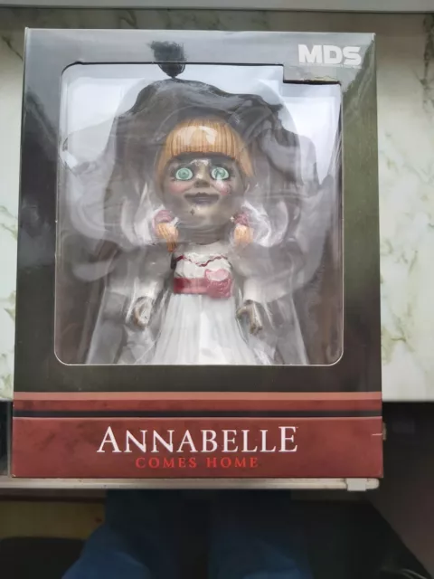 The Conjuring Universe MDS Series Annabelle action figur Mezco Neu