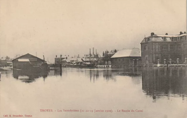 CPA 10 TROYES Les floodations January 1910 Le Bassin du Canal